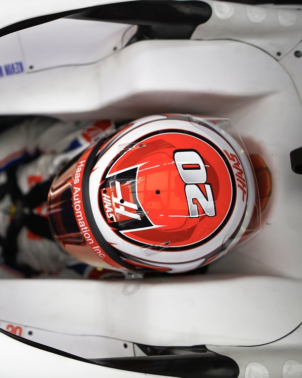 ケビン・マグヌッセン 2022年F1ヘルメット