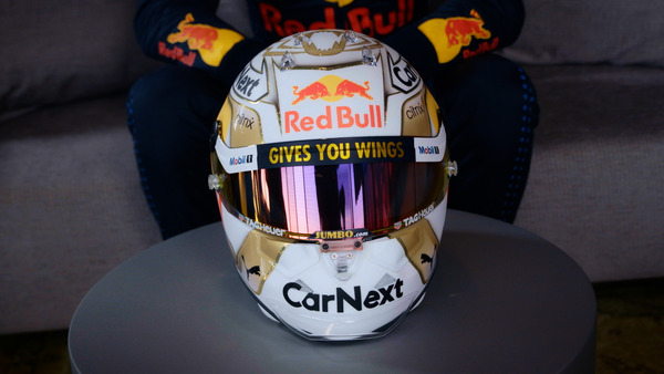 マックス・フェルスタッペン:2022年F1ヘルメット写真