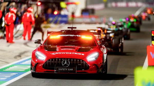 セーフティカー先導でピットレーンを走行:2024年F1カタールGP