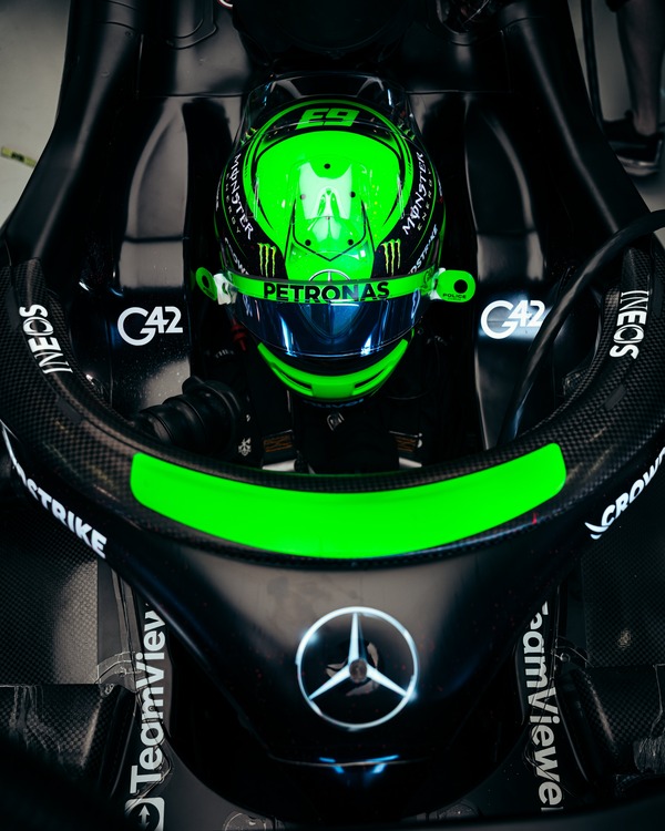 ジョージ・ラッセル 2023年F1ヘルメット（BELL製ヘルメット）開幕戦バーレーンGP仕様