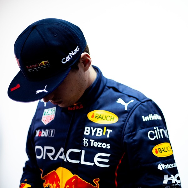 マックス・フェルスタッペンの2022年F1レーシングスーツ