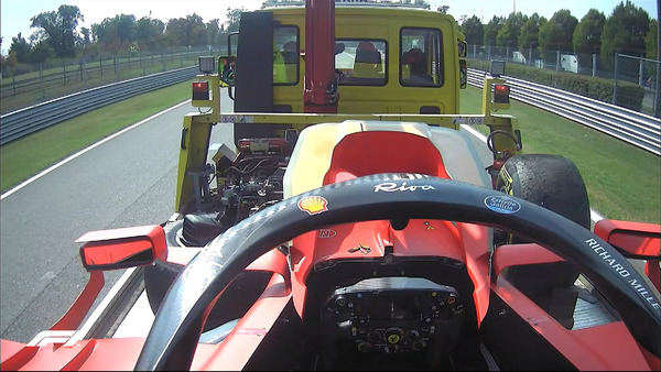 トラックに載せてマシン撤去