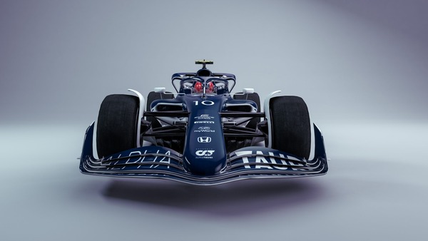 2022年F1マシンに描かれたアルファタウリ・ホンダの2021年カラーリング