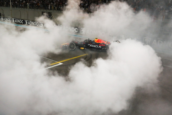 セルジオ・ぺレスのドーナツターン:2022年F1アブダビGP