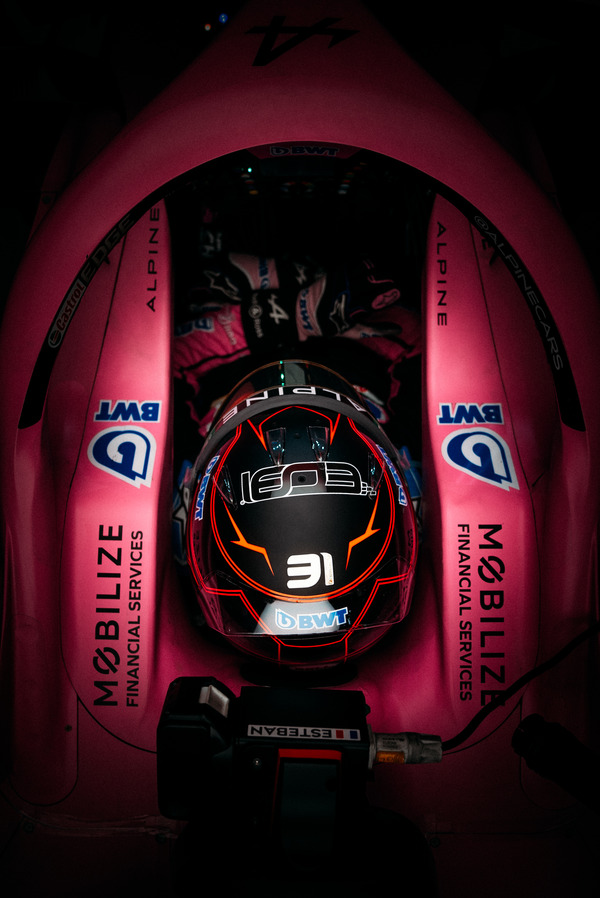 エステバン・オコン 2023年F1ヘルメット（BELL製ヘルメット）