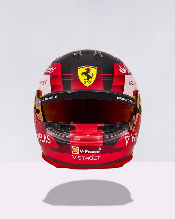 カルロス・サインツJr. 2022年F1ヘルメット