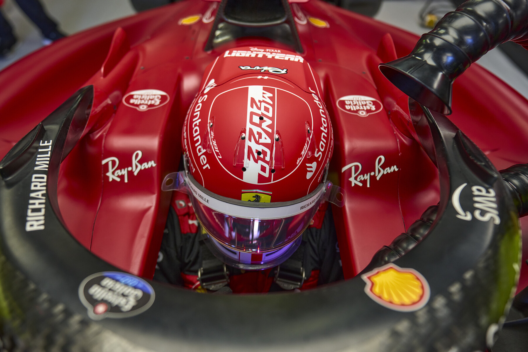 シャルル・ルクレール、モナコ仕様のヘルメット : F1通信jp シャルル・ルクレール、モナコ仕様のヘルメット : F1通信jp