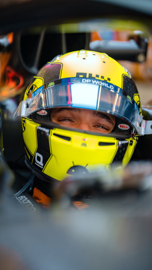 ランド・ノリス 2023年F1ヘルメット(BELL製ヘルメット)