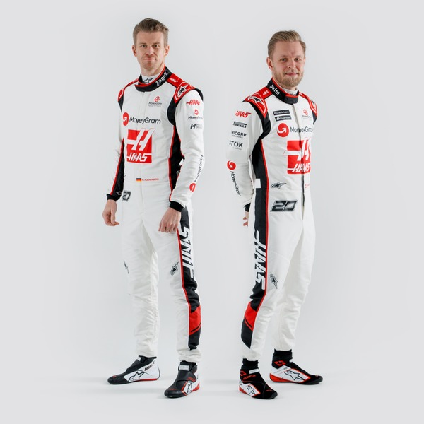 ニコ・ヒュルケンベルグとケビン・マグヌッセンの2023年F1レーシングスーツとF1レーシングブーツ