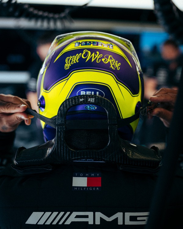 ルイス・ハミルトン 2022年F1ヘルメット