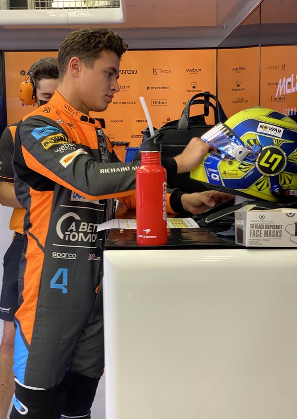 ランド・ノリス 2022年F1ヘルメット