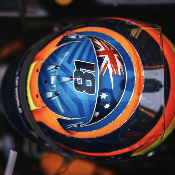 オスカー・ピアストリ 2023年F1ヘルメット（BELL製ヘルメット）