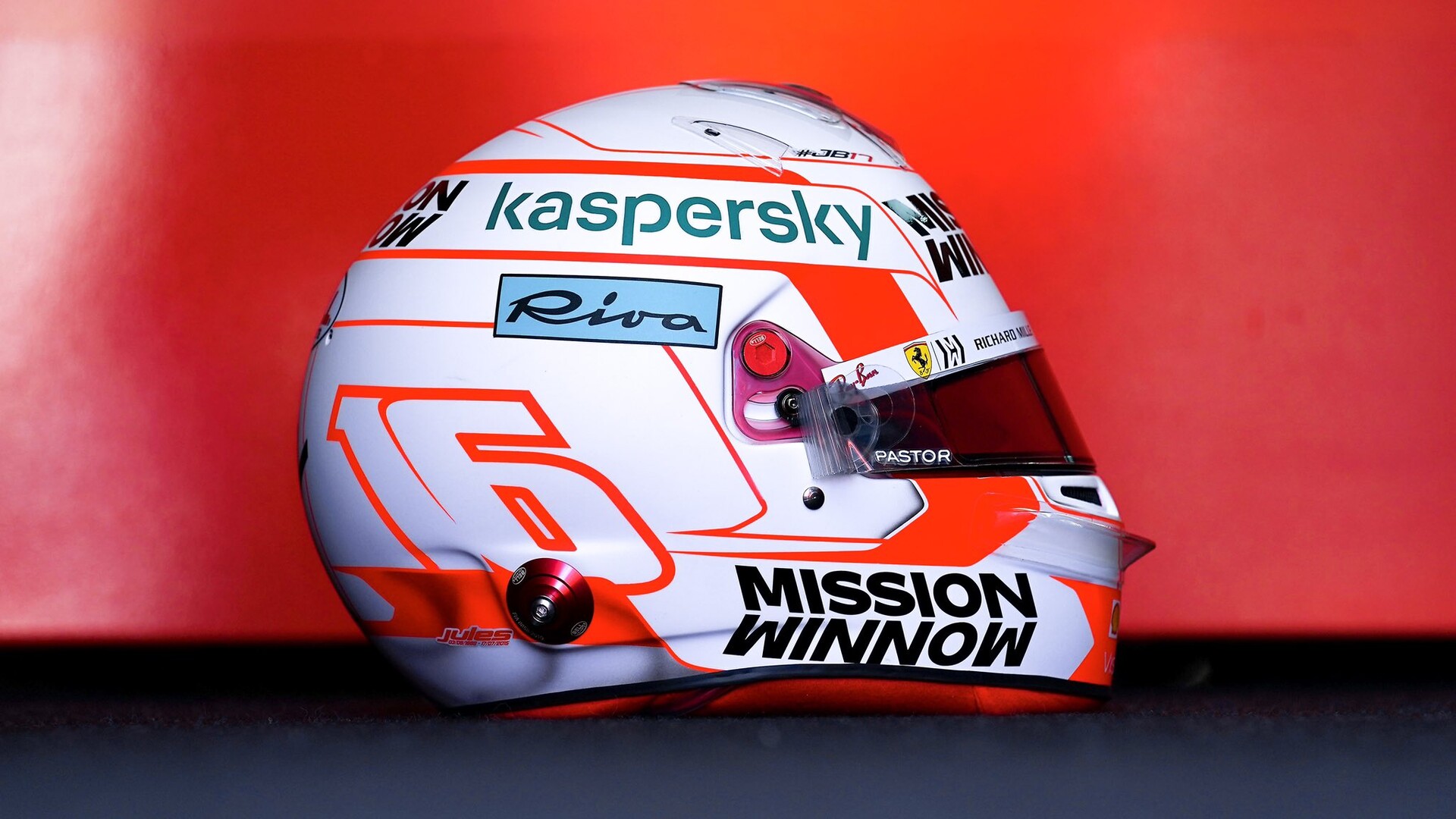 シャルル・ルクレール、ポルトガル仕様のヘルメット : F1通信jp シャルル・ルクレール、ポルトガル仕様のヘルメット : F1通信jp