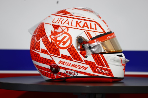ニキータ・マゼピン(ハース)アメリカ仕様のヘルメット:2021年F1アメリカGP