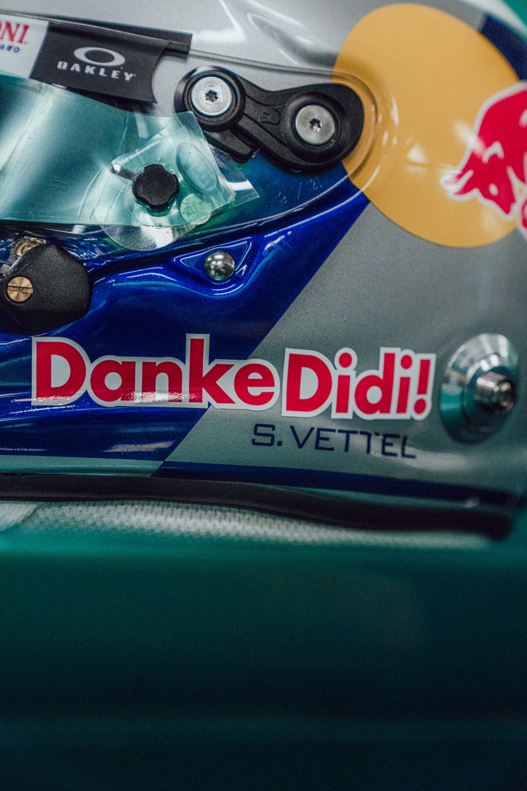 JFC F1ヘルメット セバスチャン・ベッテル 2012テキサスGP 1/12 2012Vettel07 画像｜女子高生とコラボしたヘルメットで