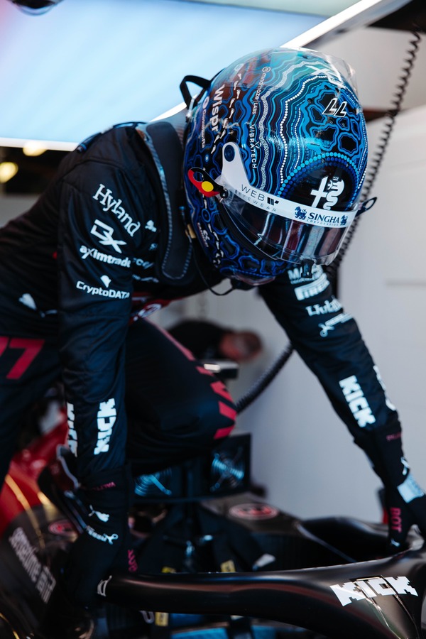 バルテリ・ボッタスのヘルメット：2023年F1オーストラリアGP仕様（Stilo（スティーロ）製ヘルメット）