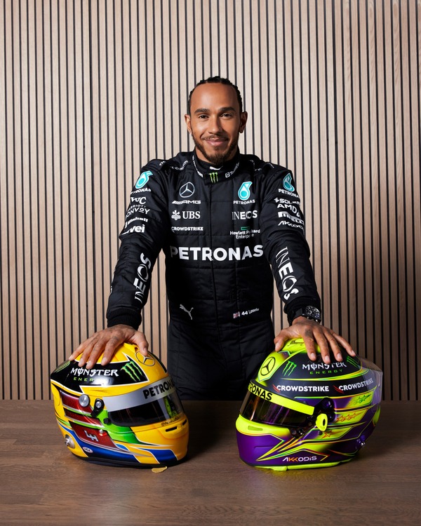 ルイス・ハミルトン 2023年F1ヘルメット（BELL製ヘルメット）