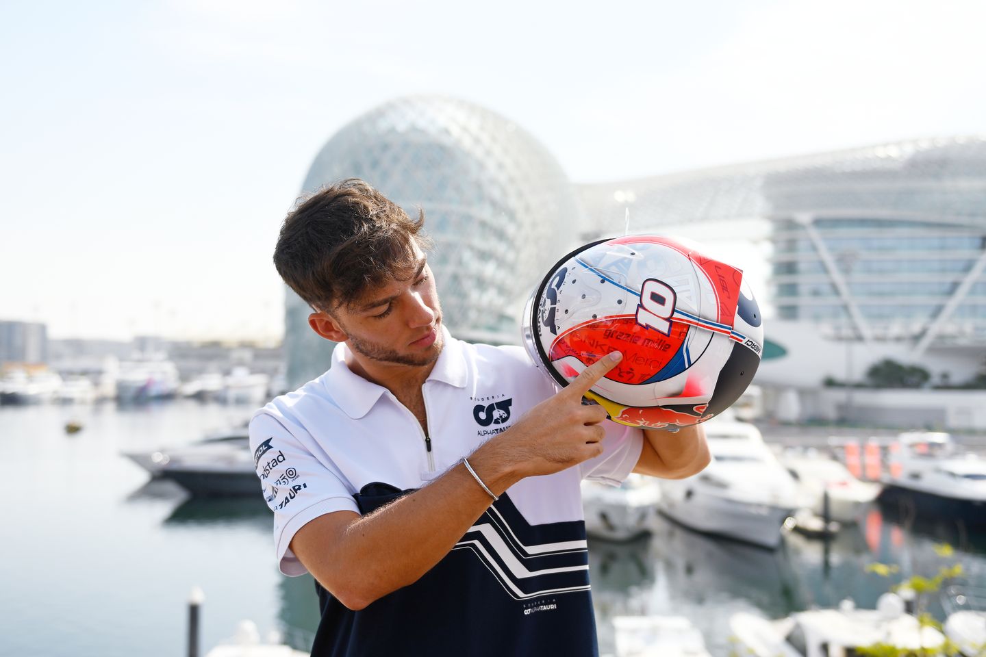 ピエール・ガスリー「ありがとう」アブダビ仕様のヘルメット