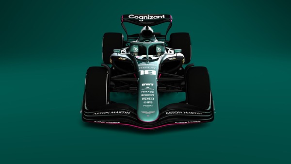 2022年F1マシンに描かれたアストンマーティンの2021年カラーリング