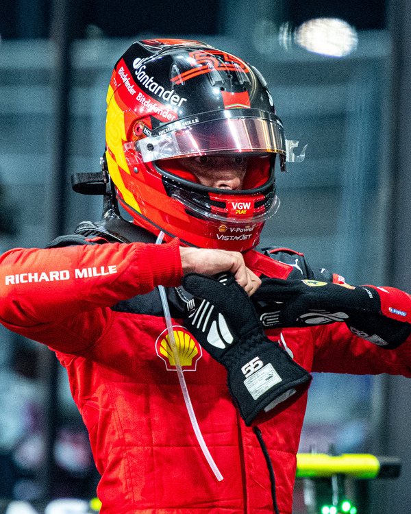 カルロス・サインツ 2023年F1ヘルメット(BELL製ヘルメット)