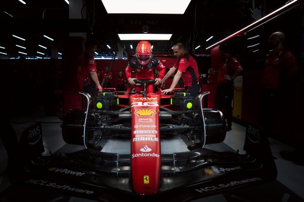 シャルル・ルクレール 2023年F1ヘルメット（BELL製ヘルメット）