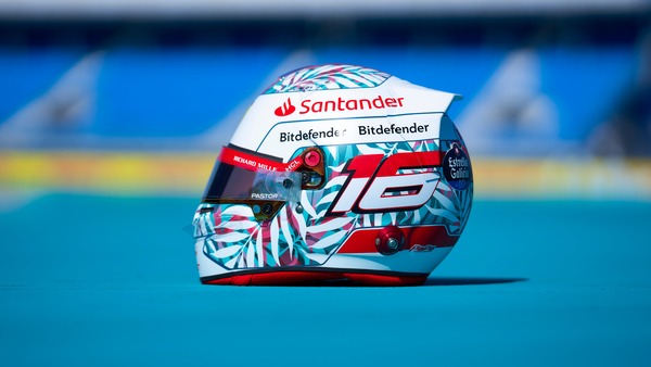 シャルル・ルクレール、マイアミ仕様のヘルメット：2023年F1マイアミGP
