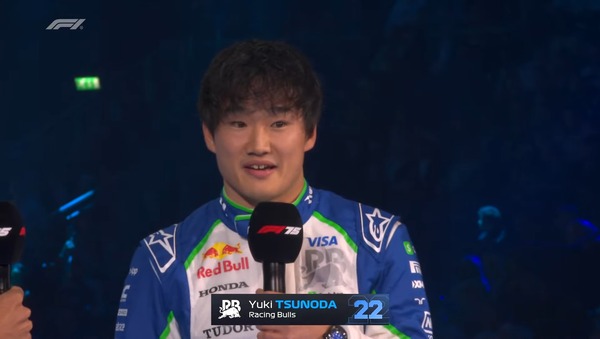 角田裕毅、レーシングブルズの2025年F1マシンカラーリング発表:F1 75 Live