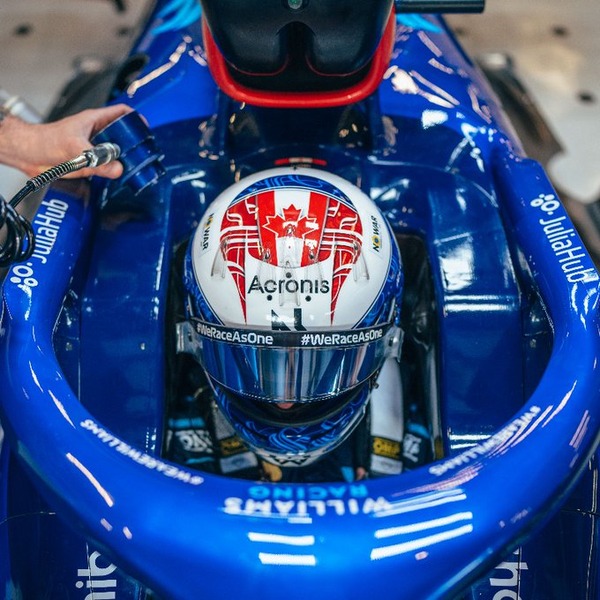 ニコラス・ラティフィ 2022年F1ヘルメット