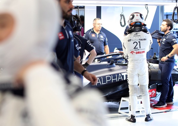 ニック・デ・フリース 2023年F1ヘルメット（BELL製ヘルメット）