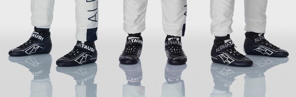 角田裕毅の2022年F1レーシングブーツ