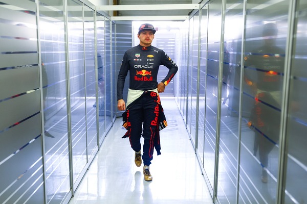 マックス・フェルスタッペンの2022年F1レーシングスーツ