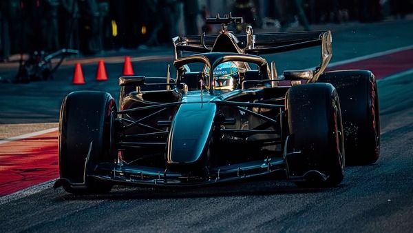 アストンマーティンAMR26