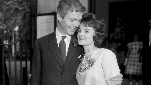 1960年にジーン・テイラーと結婚したマックス・モズレー
