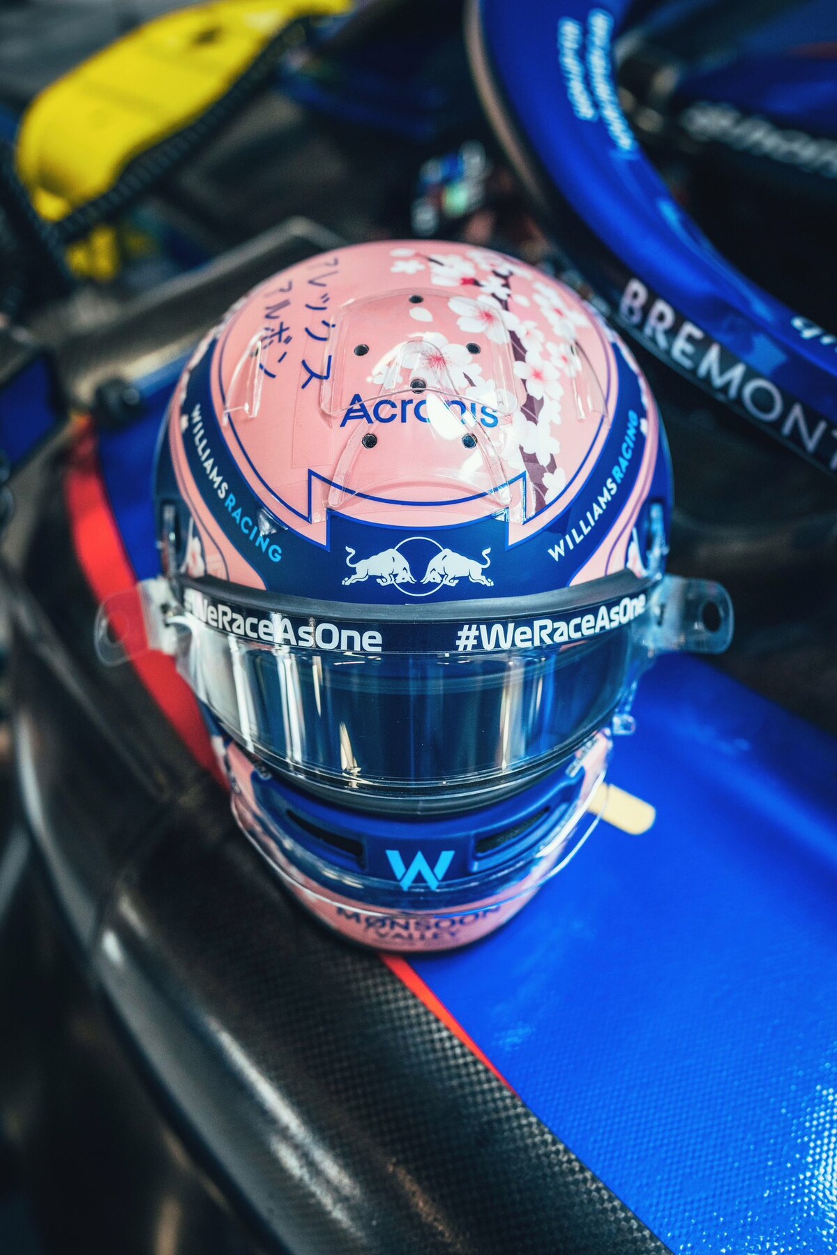 アレックス・アルボン、日本仕様のヘルメット : F1通信jp アレックス・アルボン、日本仕様のヘルメット : F1通信jp