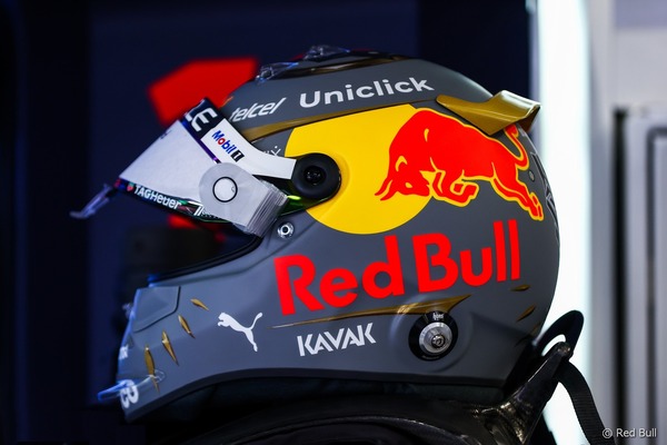 セルジオ・ペレス（レッドブル）2022年F1サンパウロGP用のヘルメットデザイン「ブラックパンサー」