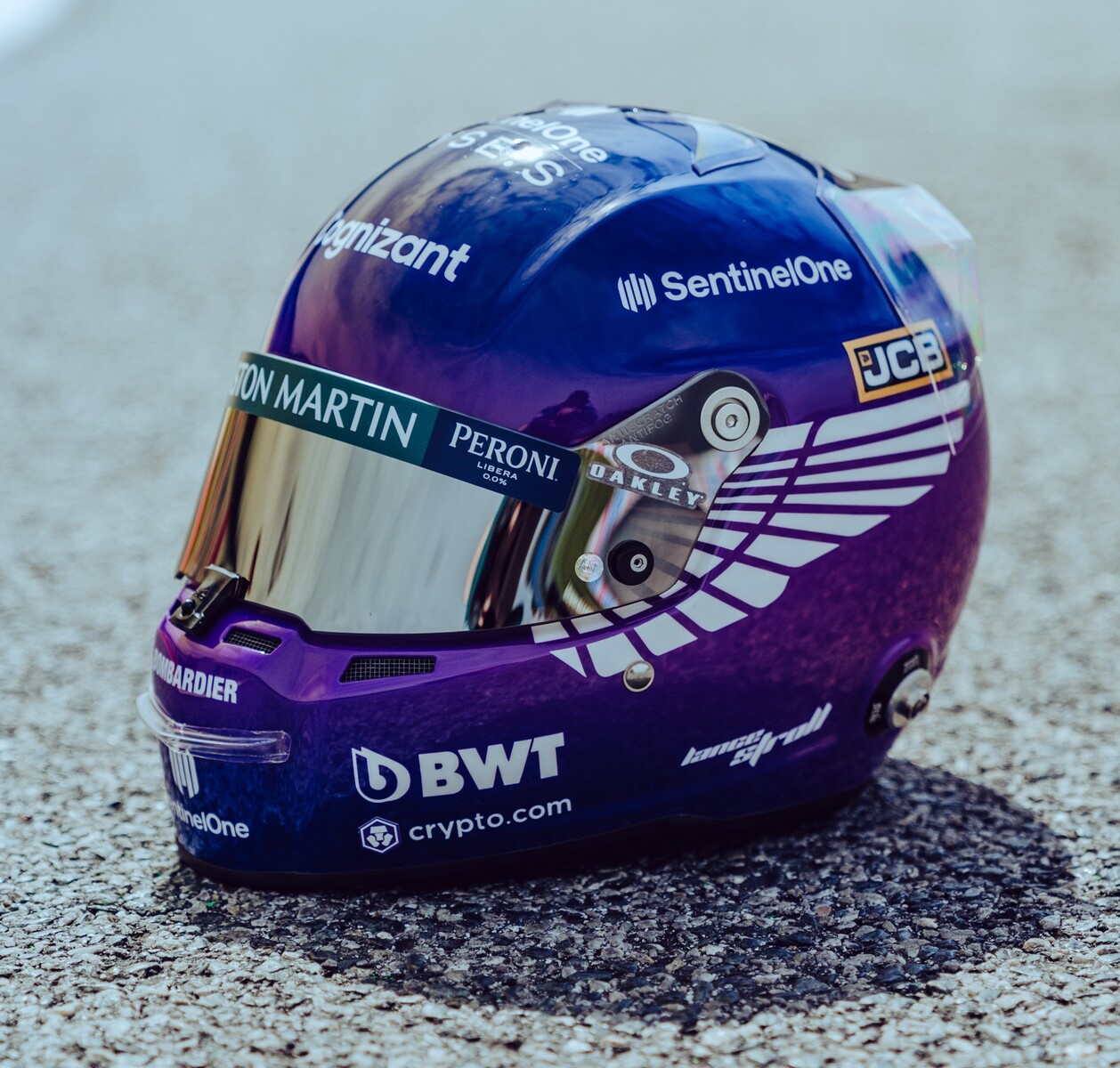 ランス・ストロール、オーストリア仕様のヘルメット : F1通信jp