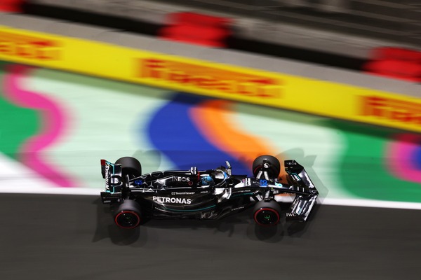 ジョージ・ラッセル 2023年F1ヘルメット（BELL製ヘルメット）レギュラーカラー