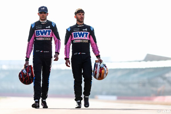 エステバン・オコンとピエール・ガスリー（アルピーヌ）2023年F1ヘルメットとF1レーシングスーツとF1レーシングブーツ