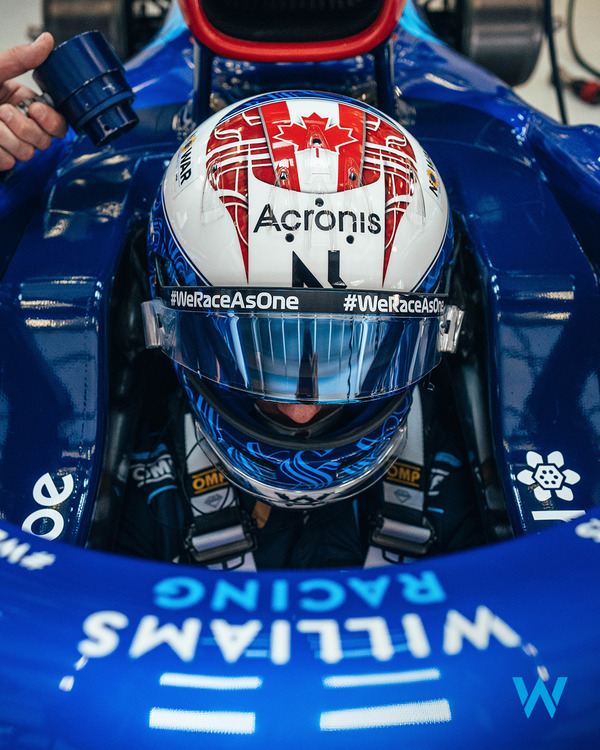 ニコラス・ラティフィ 2022年F1ヘルメット