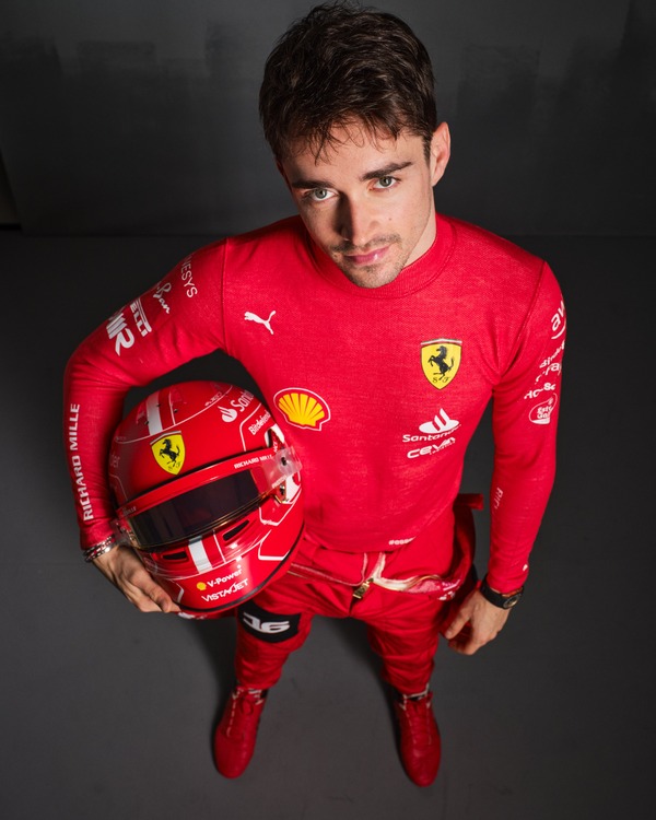 シャルル・ルクレールの2023年F1レーシングスーツとF1レーシングブーツ、アンダーウエア