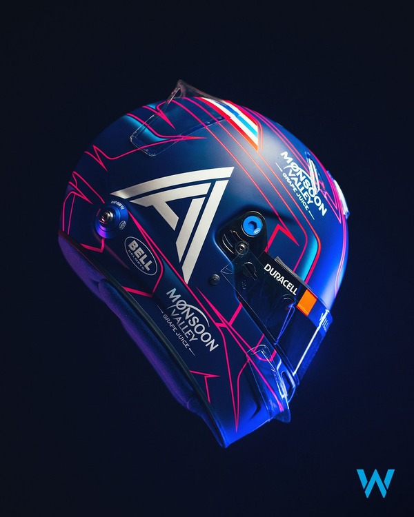 アレックス・アルボンの2023年F1ヘルメット（BELL製ヘルメット）