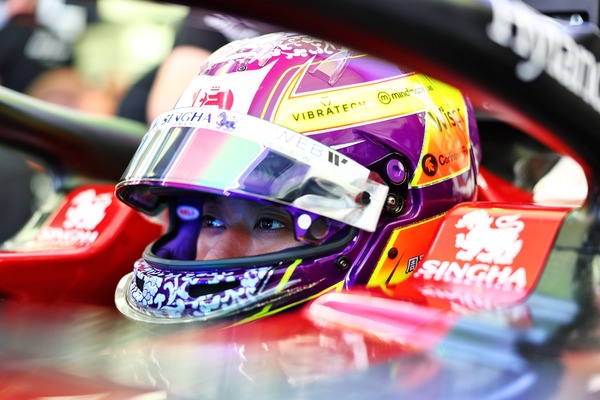 周冠宇 2023年F1ヘルメット（BELL製ヘルメット）