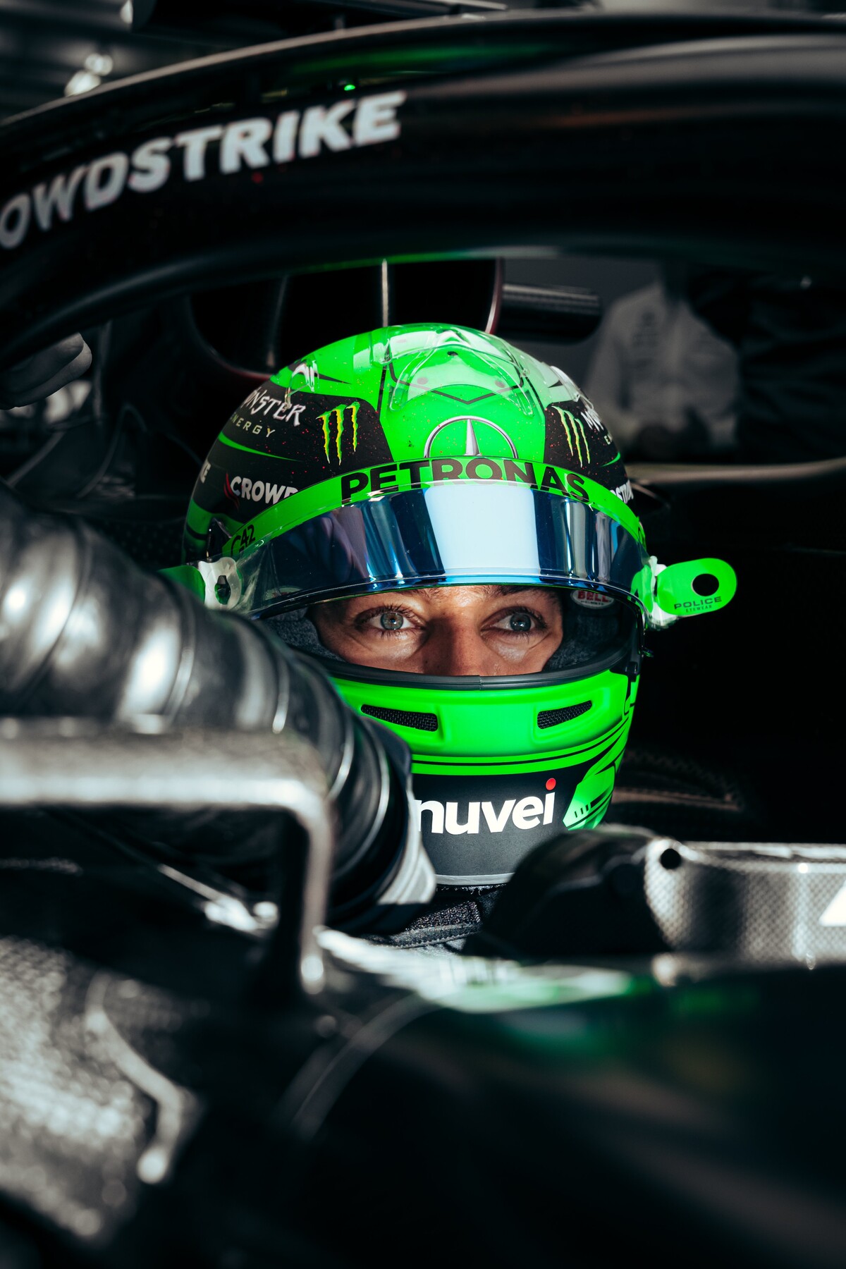 ジョージ・ラッセル 2023年F1ヘルメット写真 : F1通信jp