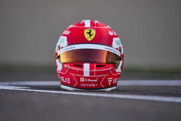 シャルル・ルクレール 2022年F1ヘルメット