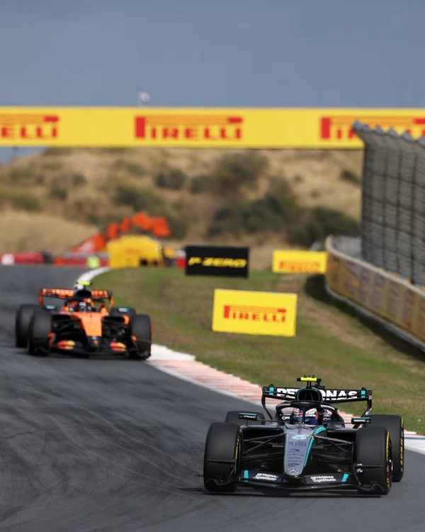 ノリスはトップを走るアントネッリを追い詰め、その後、決定的な仕掛けをした:2026年F1オランダGP