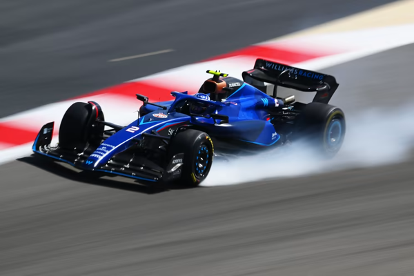 F1のブレーキディスクは、常時1,000℃を超える高温に達する