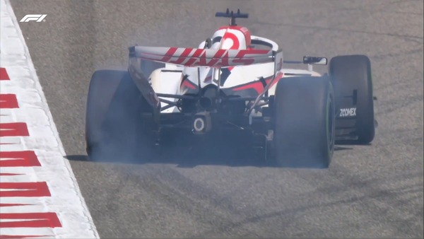 F1マシンのパワースライド！：オコン、ドリフト走行を披露