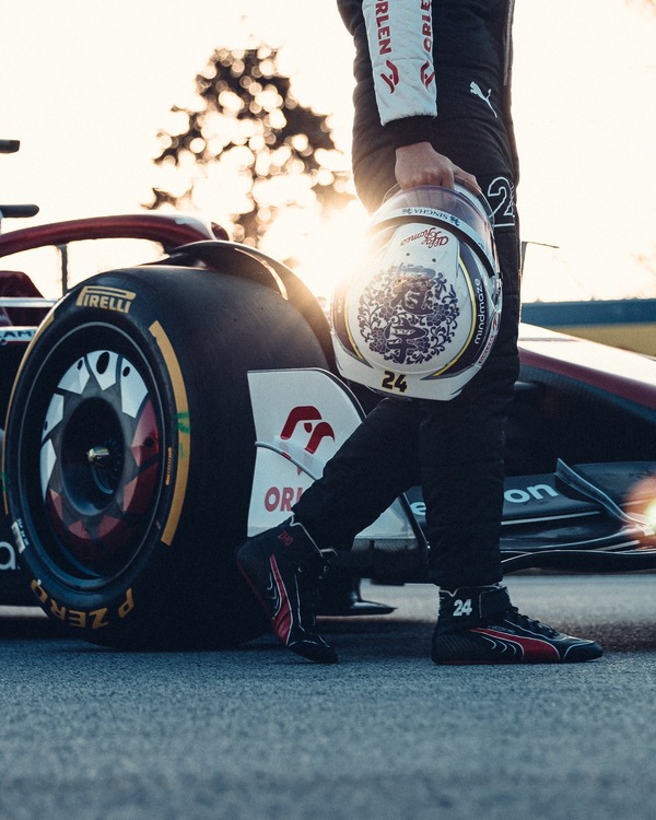 周冠宇 2022年F1ヘルメット