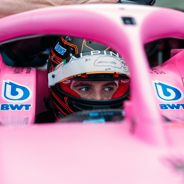 エステバン・オコン 2023年F1ヘルメット（BELL製ヘルメット）