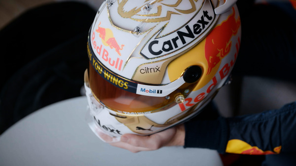マックス・フェルスタッペン:2022年F1ヘルメット写真